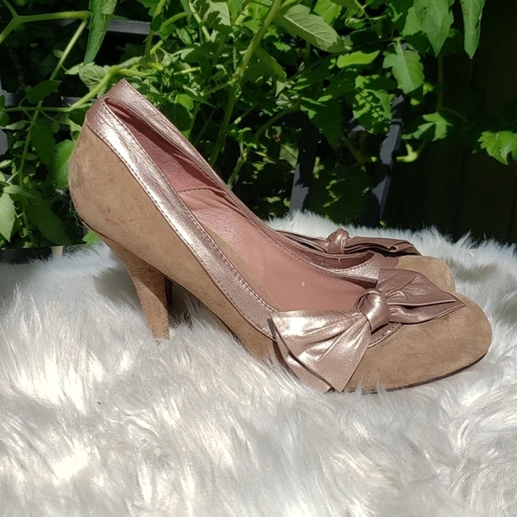 Aldo Collection Nude Suede Heels With Leather Bow - Picture 1 of 13